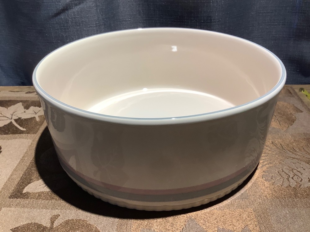 Pfaltzgraff Aura 8 3/4” Flat Bottom Serving Bowl