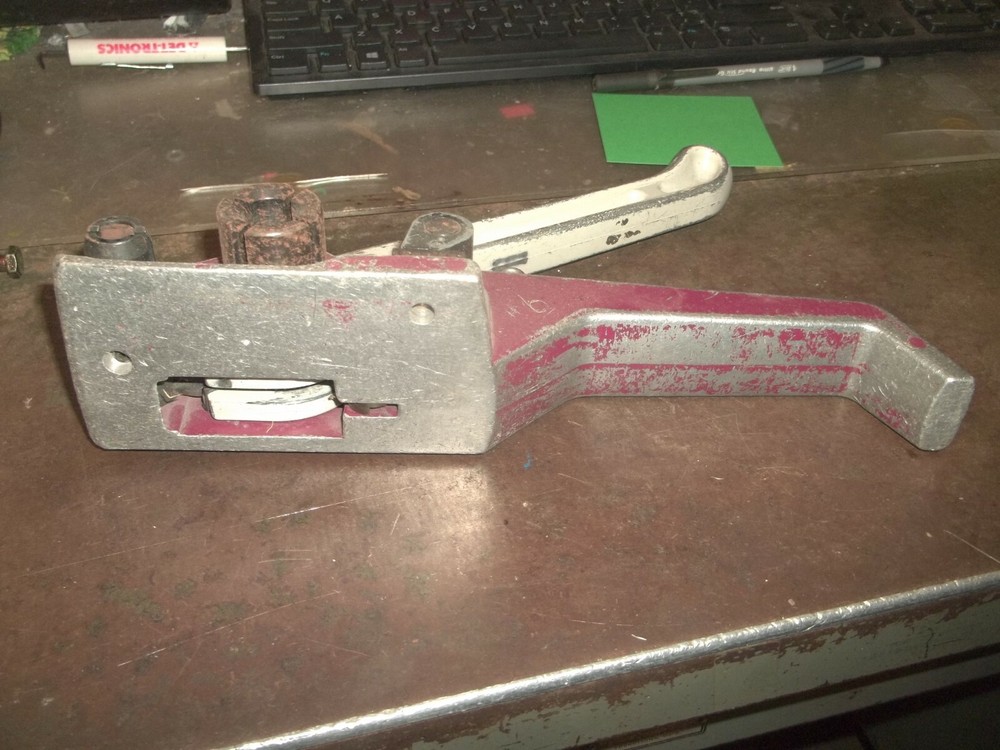 UNBRANDED PLASTIC BANDING STRAPPING TOOL (UU6)