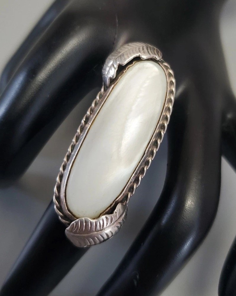 Native American Vintage MOP & SS Leaf Ring Size 5.5 10g
