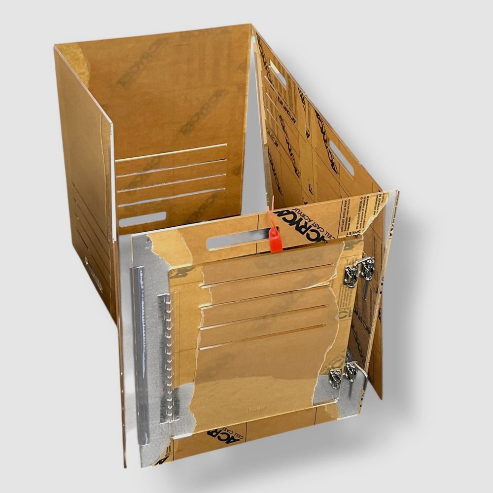 HIDDIN Medium Clear View Pet Crate With Silver Latch