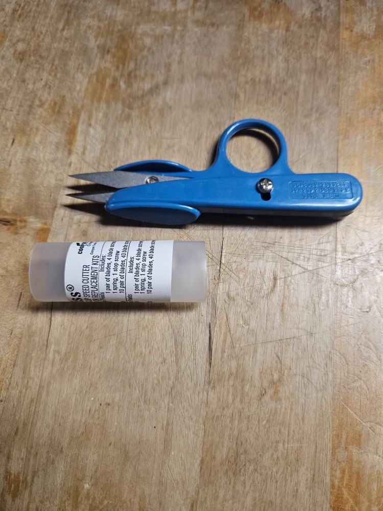 Wiss 1570B Blue Quick Clip Sharp Point Scissors