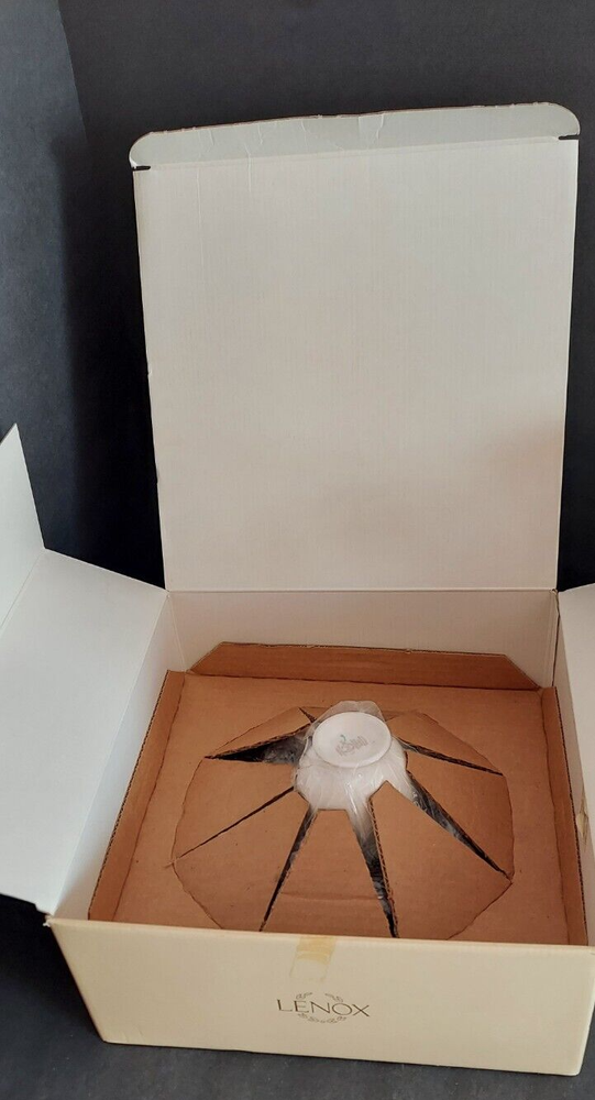One Lenox Serpentine Platinum Bone China 5 Piece Place setting (8 available)
