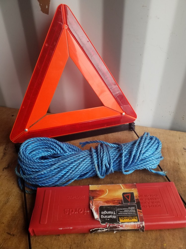 Halfords Warning Triangle Emergency Breakdown Reflective Foldable Sign Tow Rope