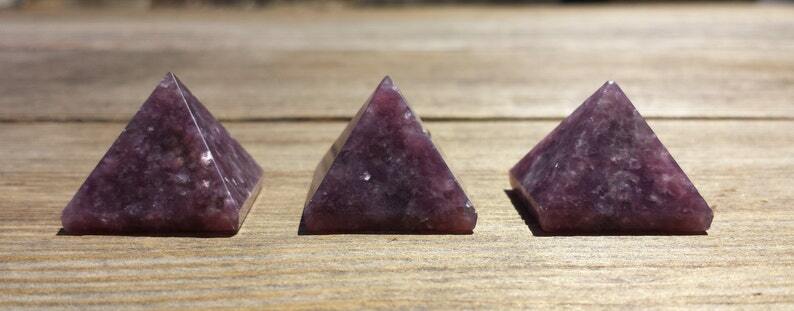 NATURAL LEPIDOLITE SMALL GEMSTONE PYRAMID 20-22mm