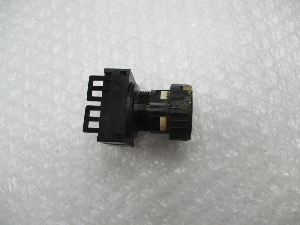 FUJI ELECTRIC AH22-S3 SELECTOR SWITCH UNMP