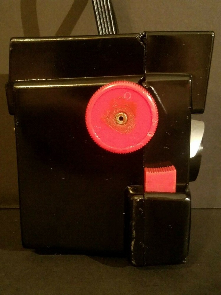 VINTAGE 1950s IMPERIAL DEBONAIR CAMERA