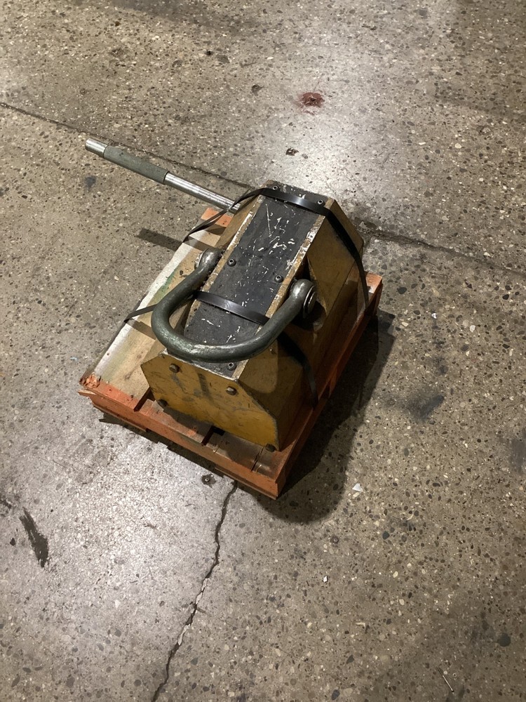 GIANT PML-3000 PERMANENT MAGNETIC LIFTER USED
