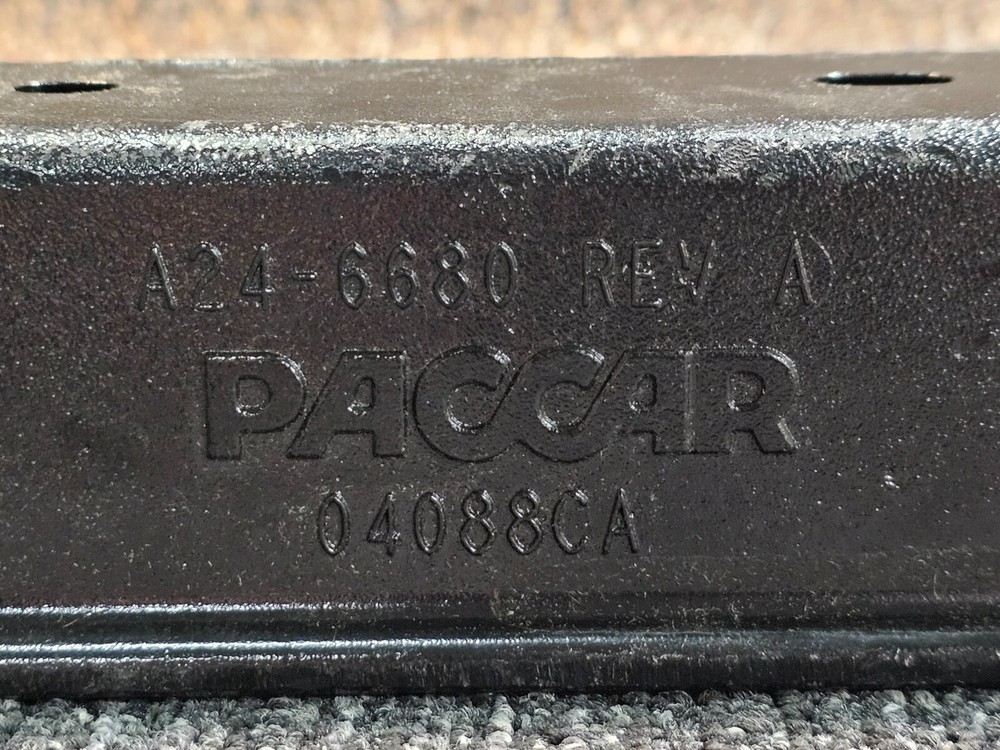 PACCAR ENGINE CROSSMEMBER SUPPORT BRACKET MOUNT A24-6680 04088CA