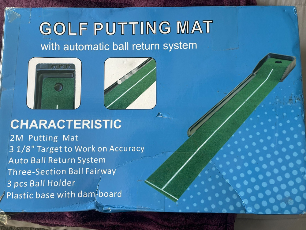 Golf Putting Mat with Automatic Ball Return - Green