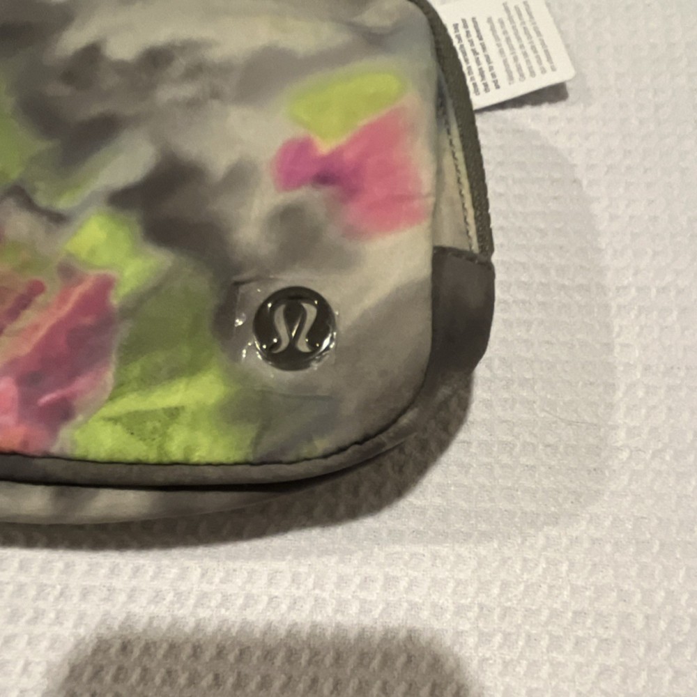 NWT lululemon Everywhere Belt Bag Hyper Dye