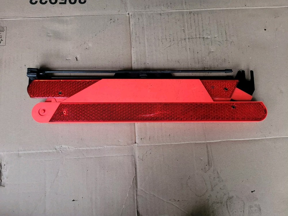 MERCEDES E CLASS W211 EMERGENCY HAZARD WARNING TRIANGLE