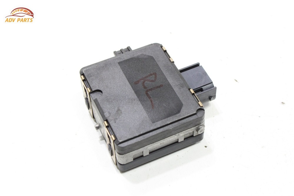 2017 - 2020 BENTLEY BENTAYGA REAR LEFT SIDE BLIND SPOT RADAR SENSOR MODULE OEM