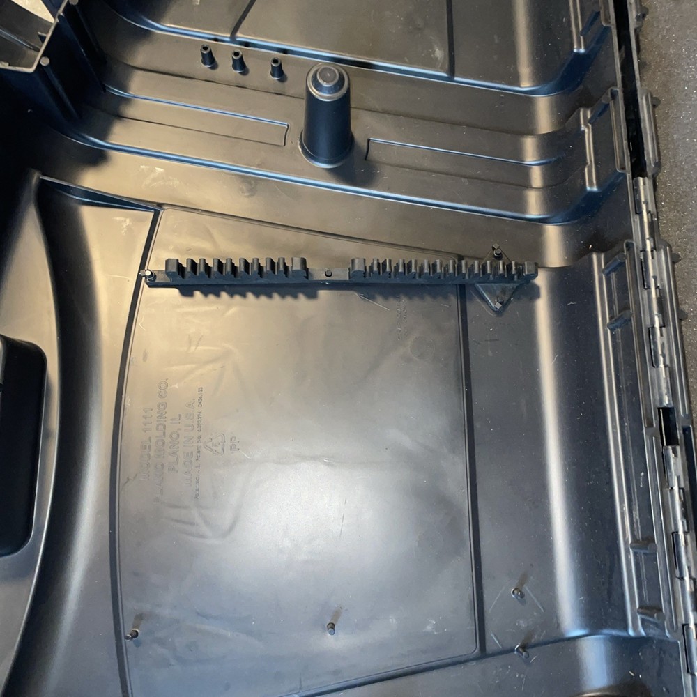 Plano Protector Series 49” Black Bow Case - Mod.#￼1111 (Read missing 1 Latch)￼￼