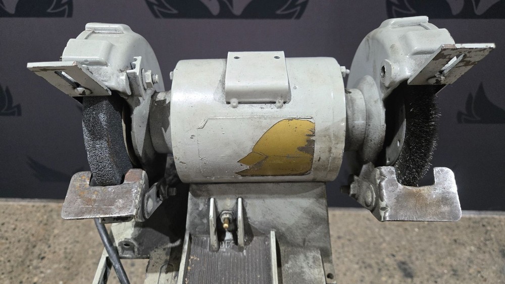 UNKNOWN BRAND PEDESTAL GRINDER