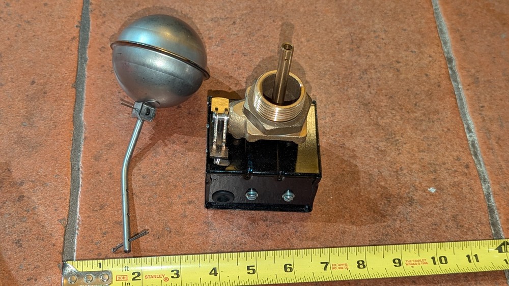 (1) Cel Omntec Level Controls Float Regulator W 220 AMP16 NOS