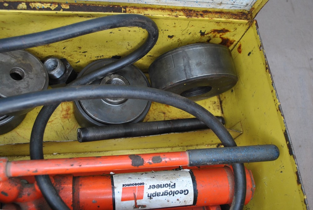 Geosource / ENERPAC 1/2" - 4” KNOCKOUT PUNCH & DIE SET HYDRAULIC PUMP RAM + CASE