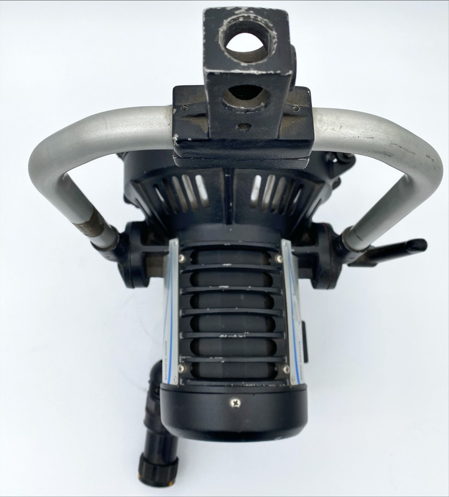 Mole-Richardson 6781 800w Daylight/ 1000w Tungsten Variable Focus PAR Light