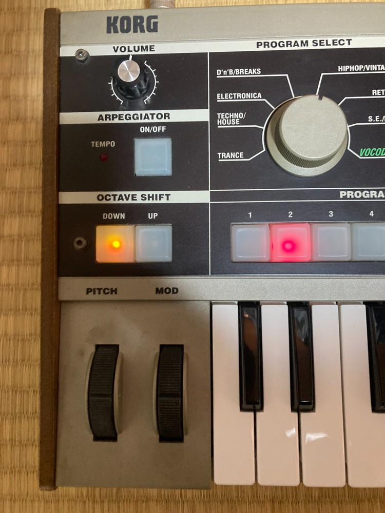 Korg MicroKorg Synthesizer Vocoder Analog Modeling 37-Key Keyboard