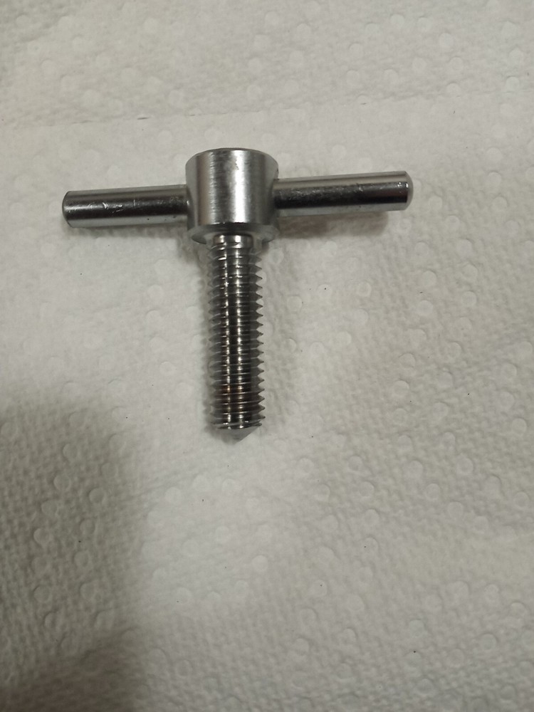 Theaded locking handle