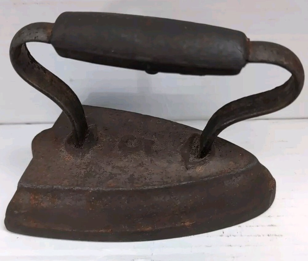 Antique Primitive Rustic Cast Iron Flat Sad Iron