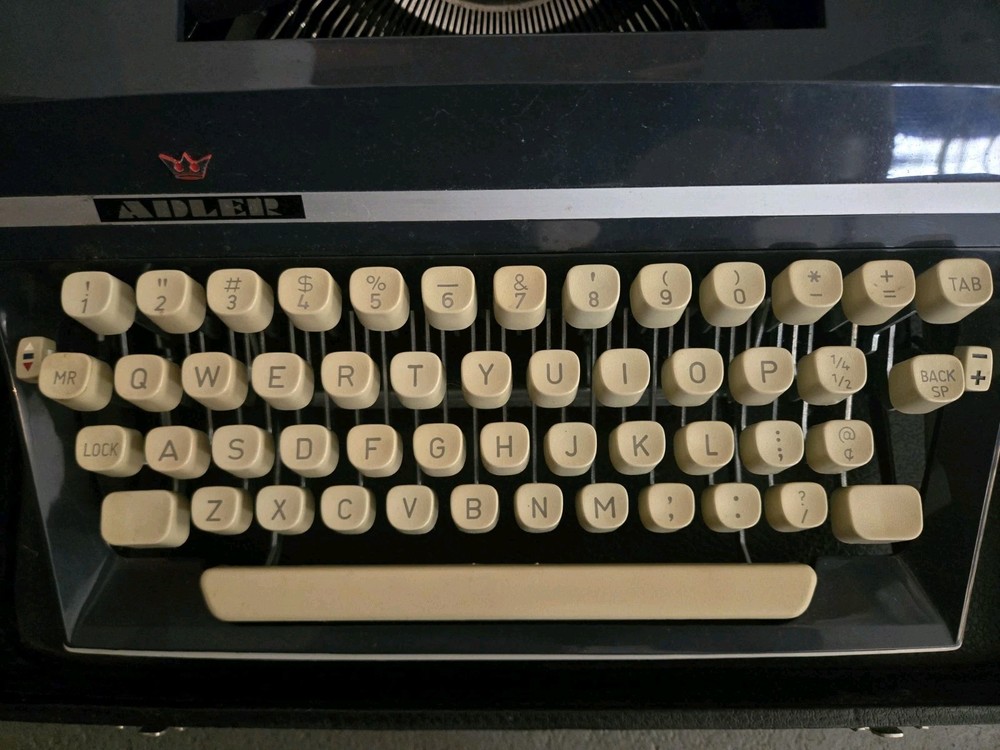 Adler J5 Typewriter With Case