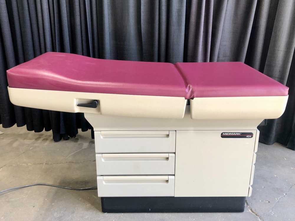 Midmark 404 Exam Treatment Table