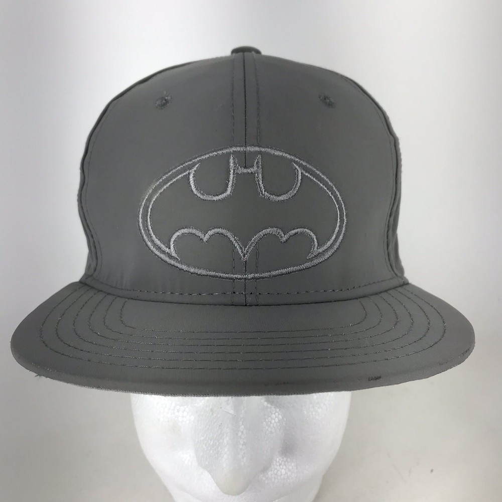 🦇 DC Comics Batman Grey Embroidered Snapback Hat Cap NWT 🦇