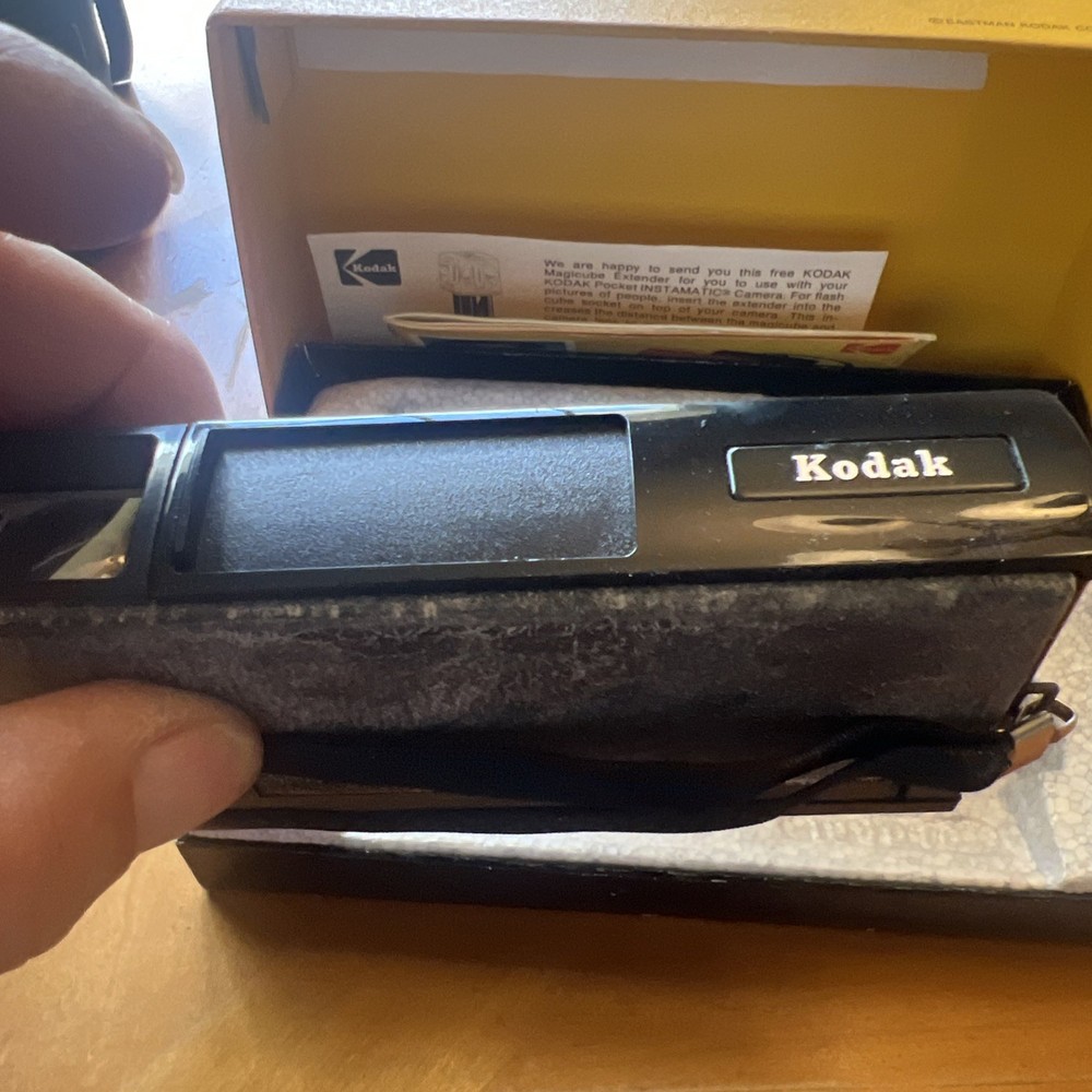 Kodak Pocket Instamatic 20 Camera W/ Box-Manual-Flash Cube *Pre-Owned*
