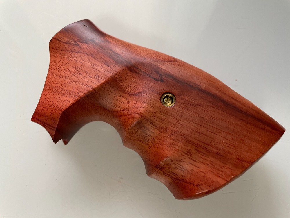 New Smooth Wood Decorative Grips For Colt Python grip, Checker;Closed back