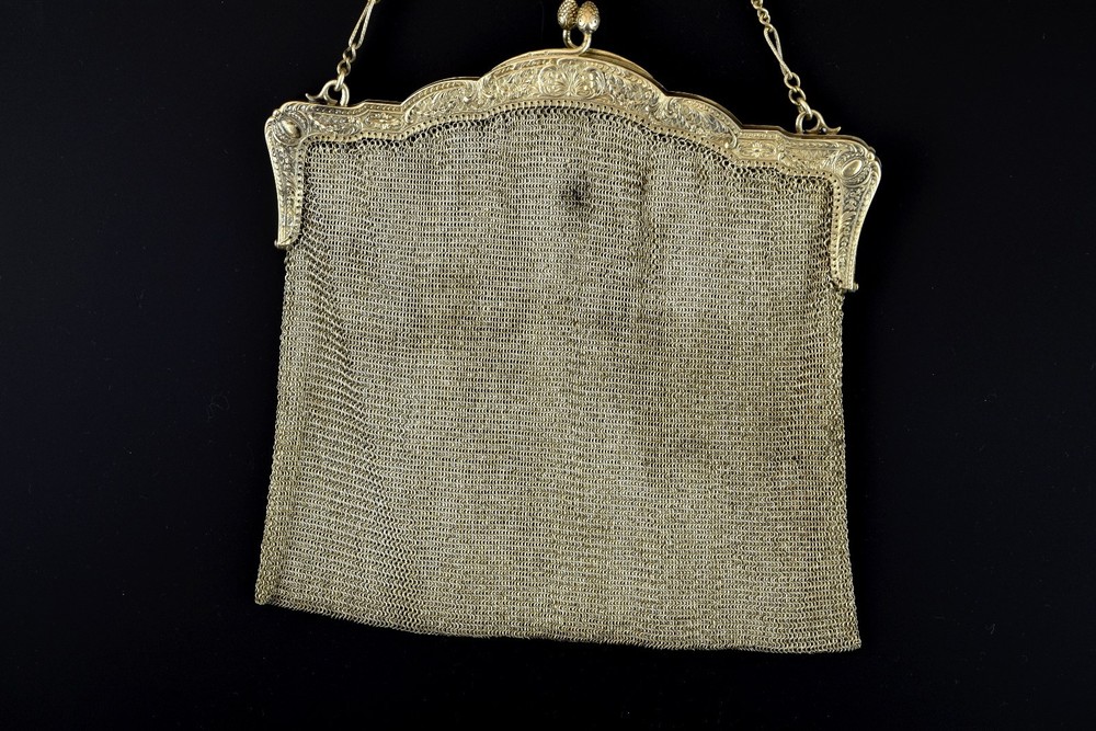 Silver mesh bag, 19th century.