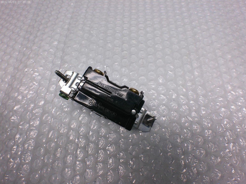 HUBBELL SWITCH 120-277VAC UNMP