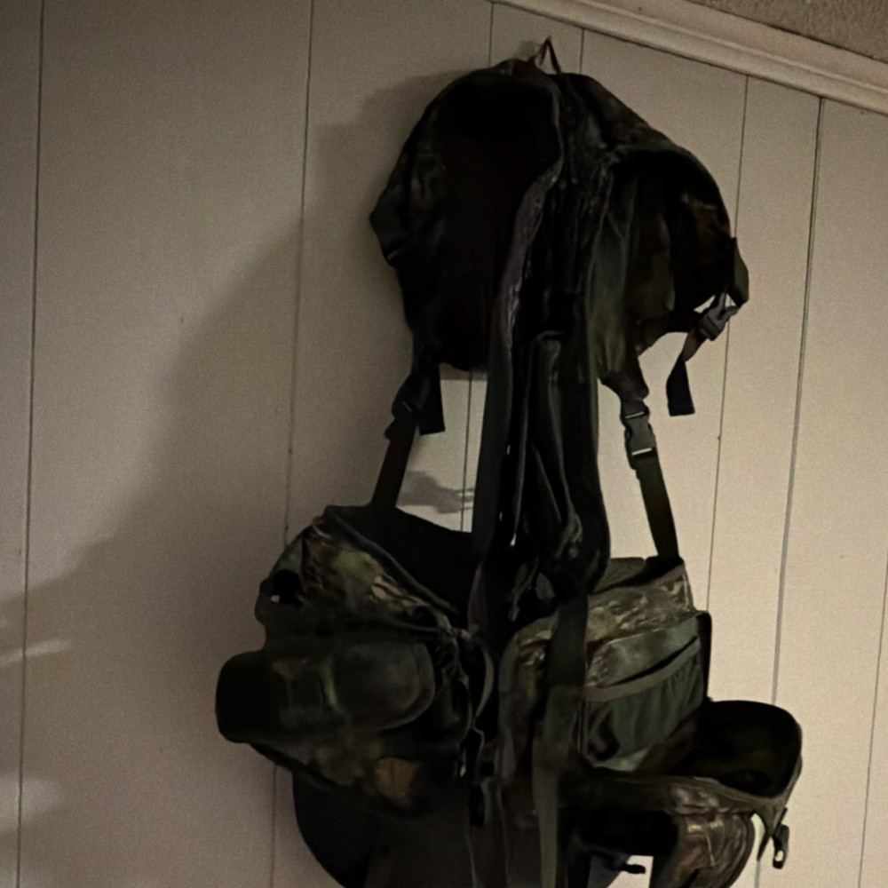 Camouflage Internal Frame Pack Nylon 5 Pockets Adjustable Straps Hunting