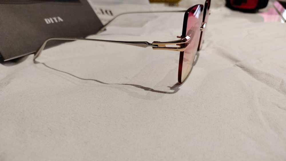 Embra Women's Finger Sunglasses