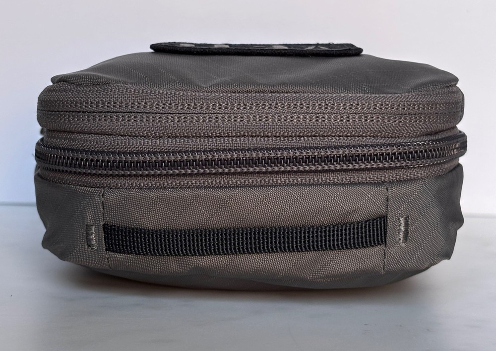 YETI Crossroads Packing Cube Zipper Pouch Organizer Gray SMALL Expandable