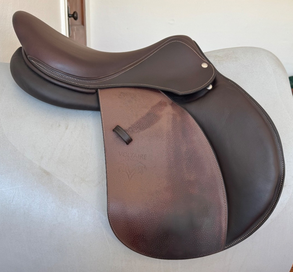 17.5" Voltaire Stuttgart Saddle - 2023 - 3AA - Grained Buffalo - MINT!