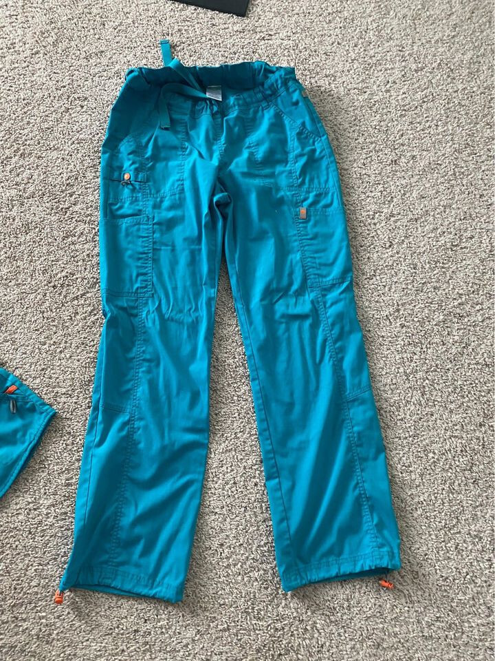 Womens scrubs set size small