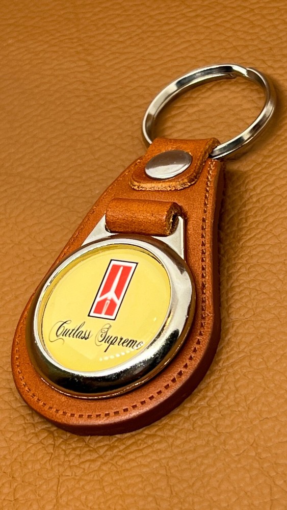 CUTLASS SUPREME KEYCHAIN PREMIUM LEATHER CLASSIC TAN