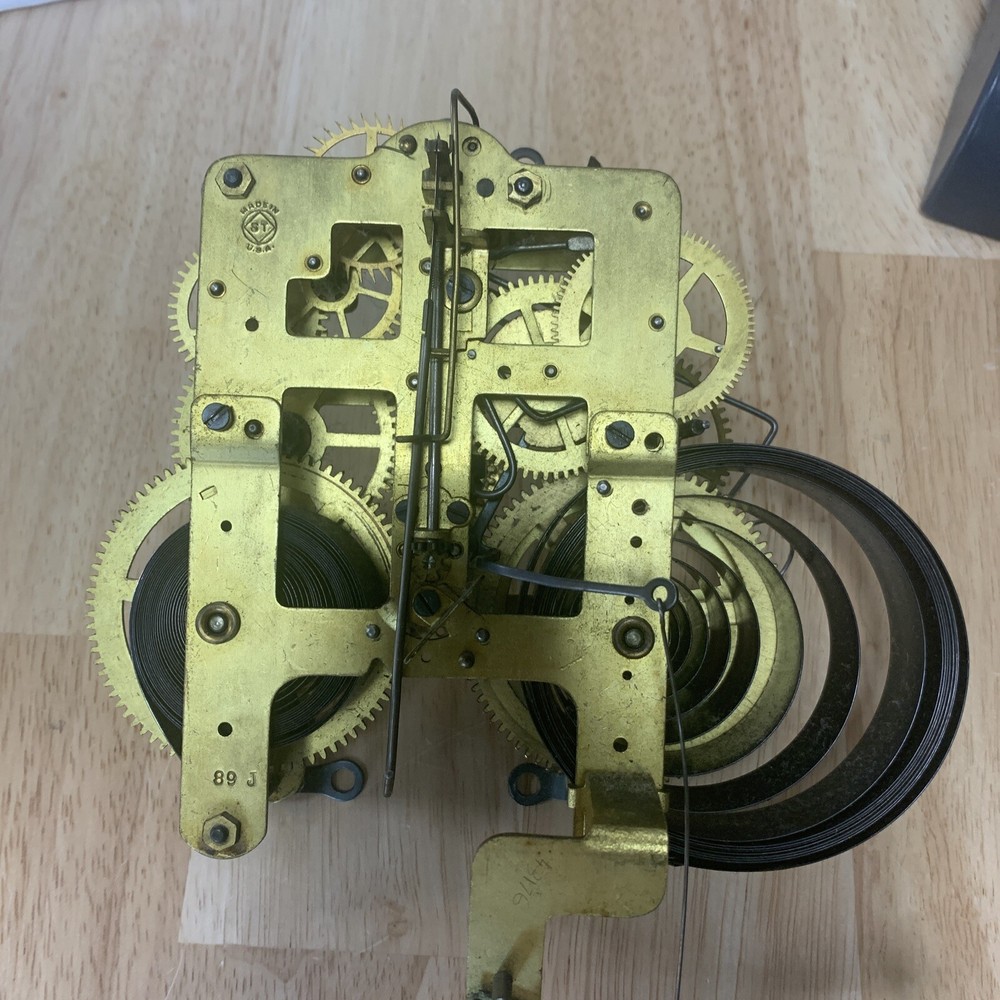 Internal Clock Works Mechanism For A Desk Clock