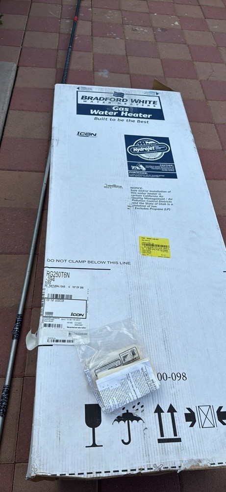 New 50 Gallon Bradford White Water Heater Gas Rg359T6N-394
