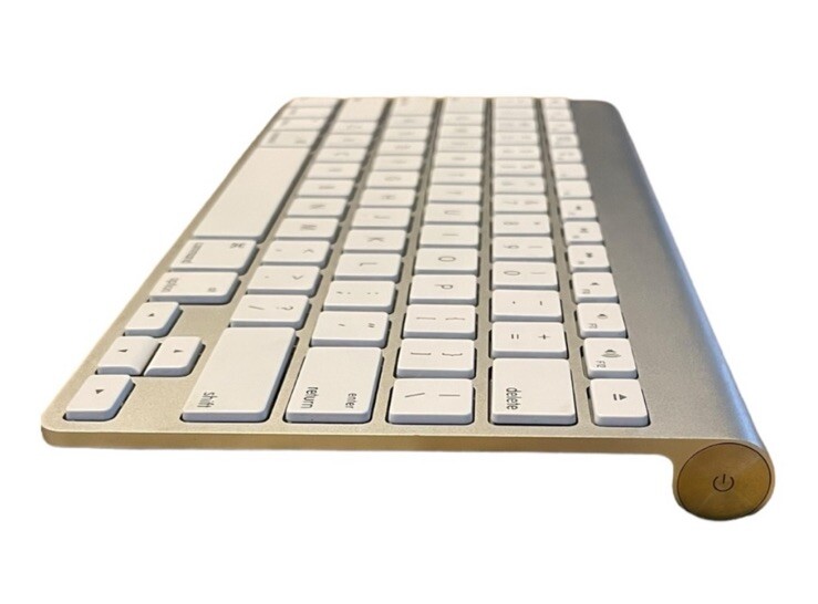 Apple Magic Keyboard Wireless with Bluetooth Battery Operated WORKS A1314