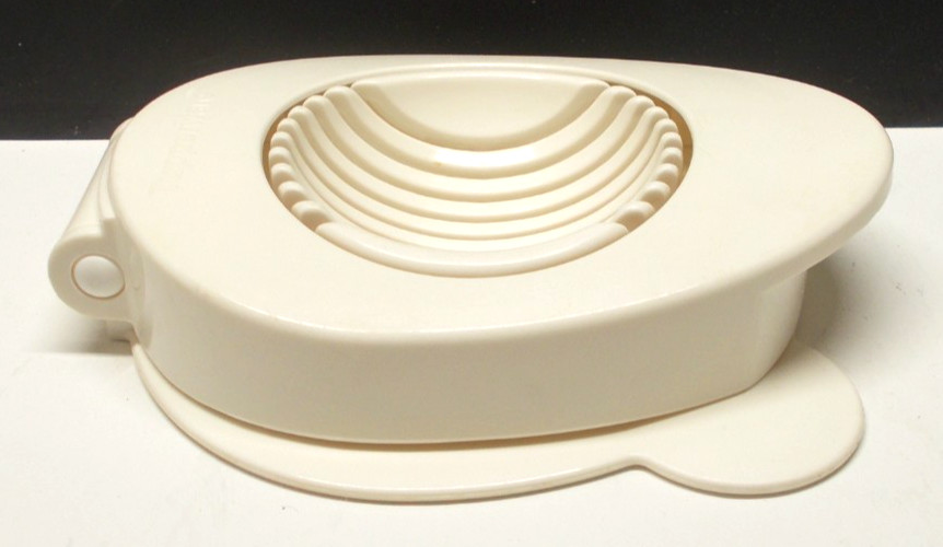 Tupperware 4598A White Egg Slicer