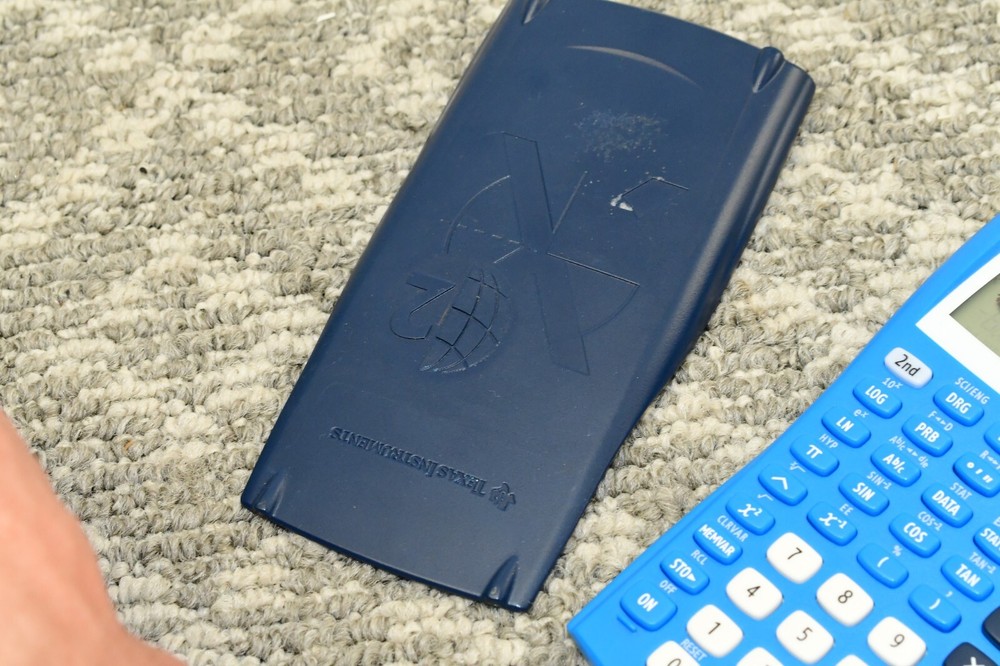 Texas Instruments TI-30XIIS - Light Blue Preowned w/ Cover SCREEN DEFECT