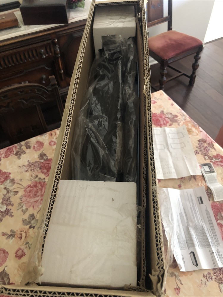 Balanced Spectrum Daylight Window Shop Work Light NIB Open Box