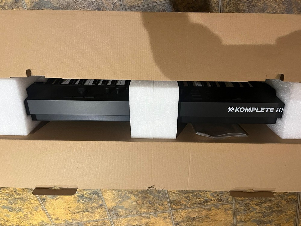 Native Instruments Komplete Kontrol A49 Smart Keyboard Controller