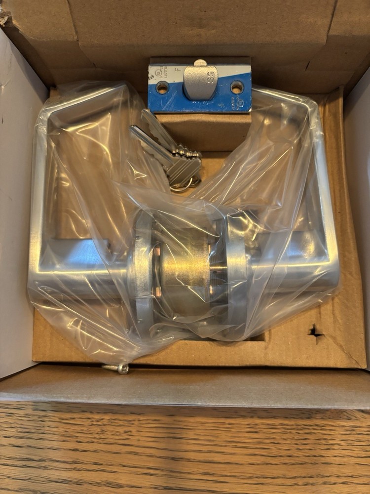 Universal Hardware Commercial