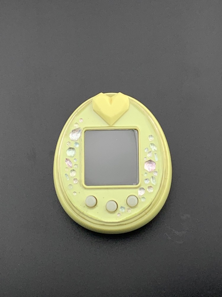 Tamagotchi Yellow P's ( Eng Patch & Deco Free)
