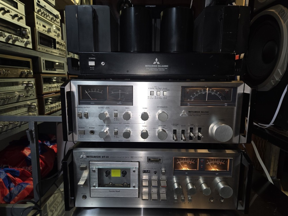 Mitsubishi HiFi Component Stereo System with Power Amplifier and Cassette Deck
