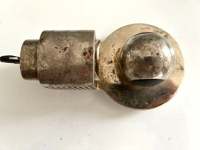 Trailer hitch lock MasterLock model 377, one key.