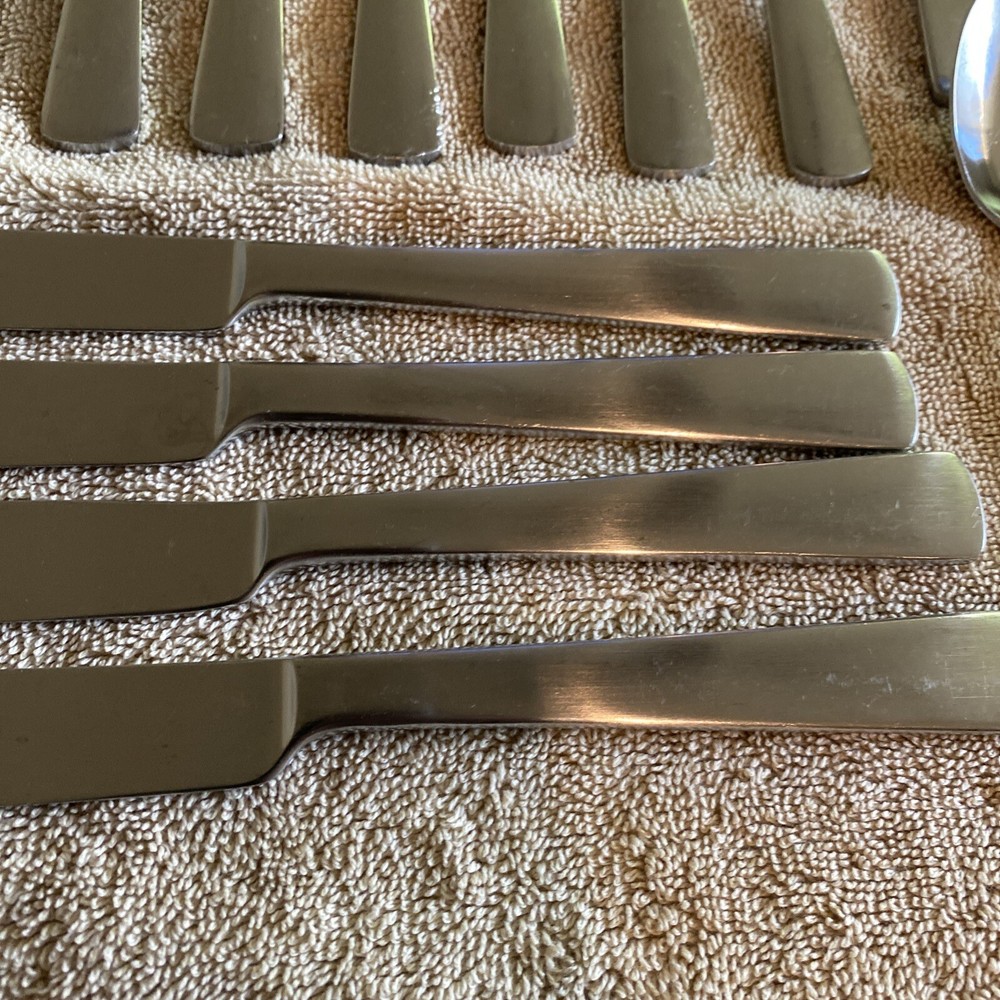 Oneida Samson? 24 Piece Everyday Flatware Set, Stainless. Assorted