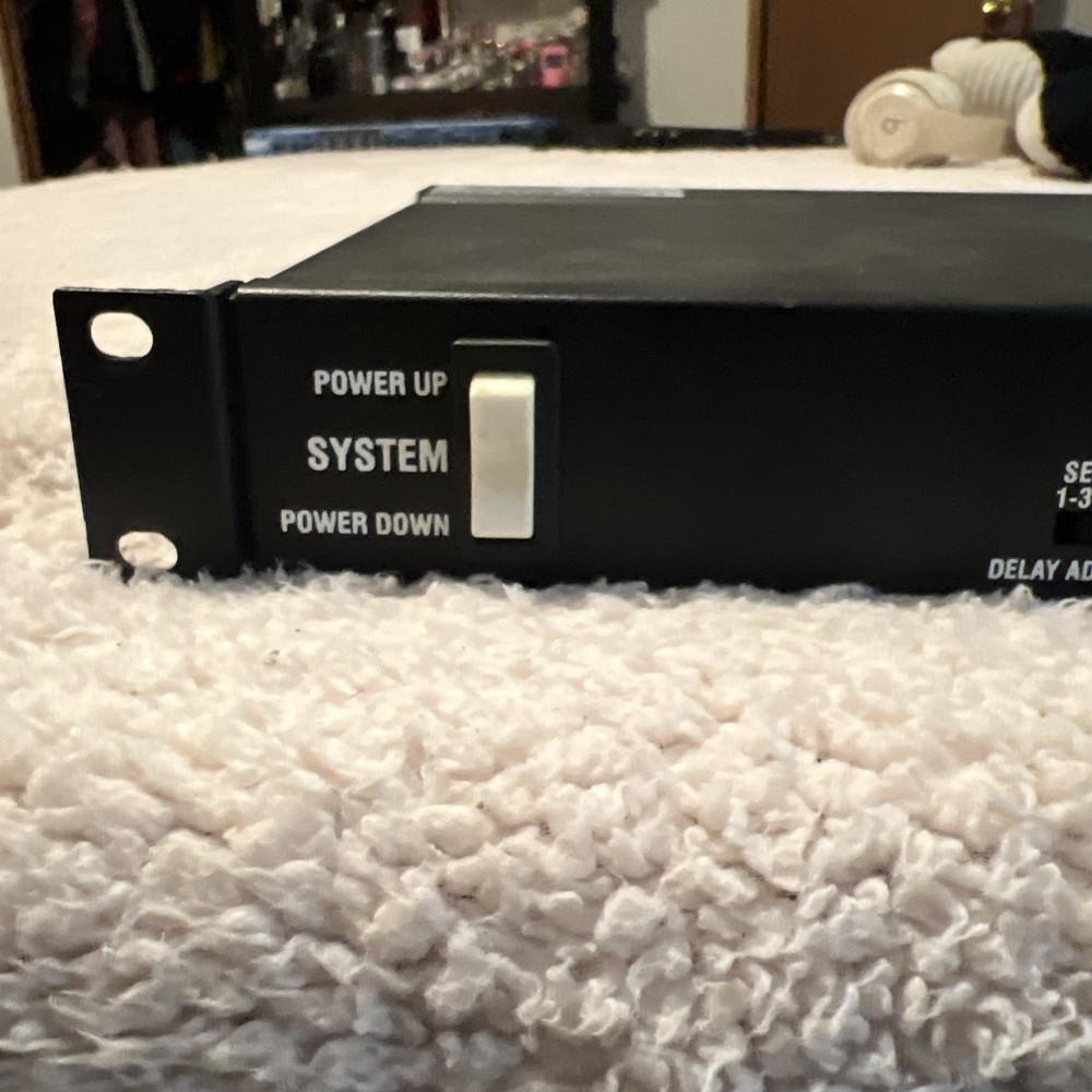 Middle Atlantic USC-6R Universal 6-Step Sequencing Controller - UNTESTED